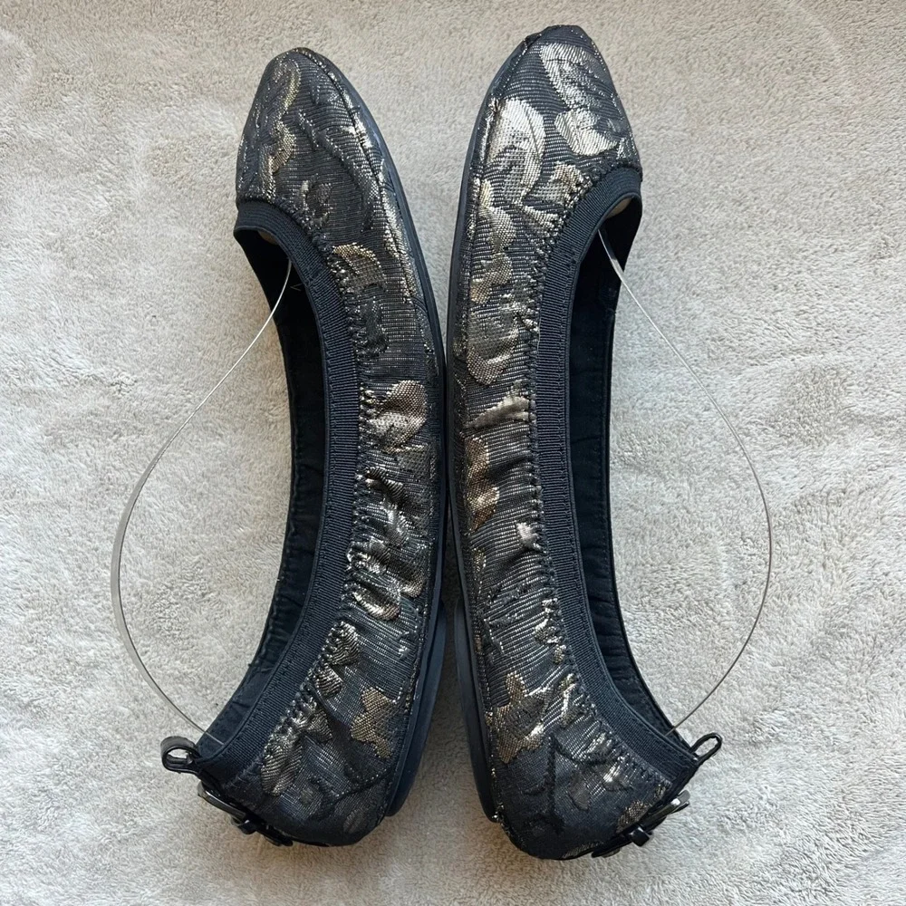 Bandolino Women 9.5 fit like 8.5 Black Gold Metallic Jacquard Ballet Flat Buckle